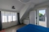 2 Generationen wohnen möglich / TOP EFH mit 80 m² Gästehaus - Schlafzimmer 1